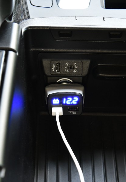 12 V - USB Adapter mit Batterie Überwachung
